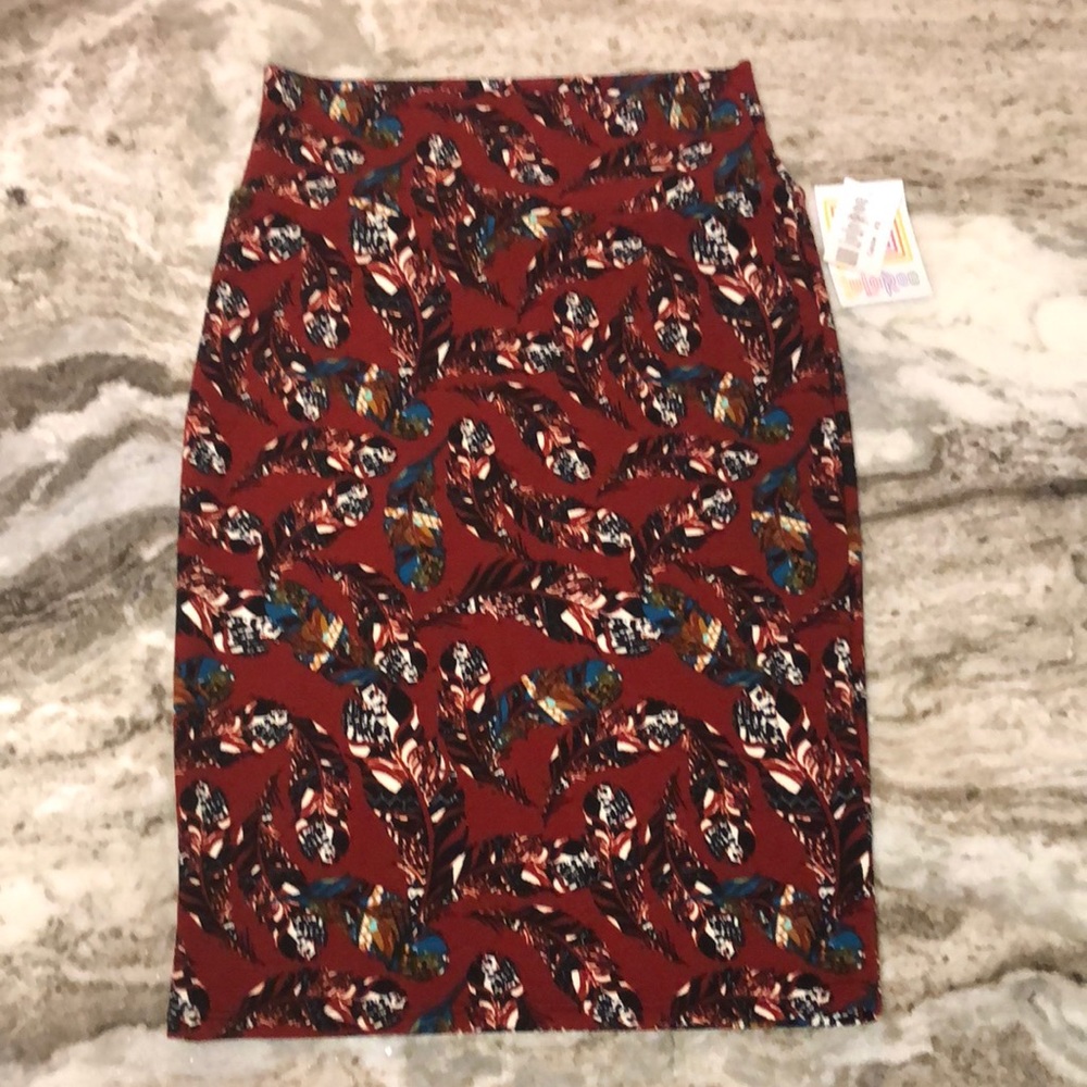 XS Lularoe Cassie skirt with feathers pattern